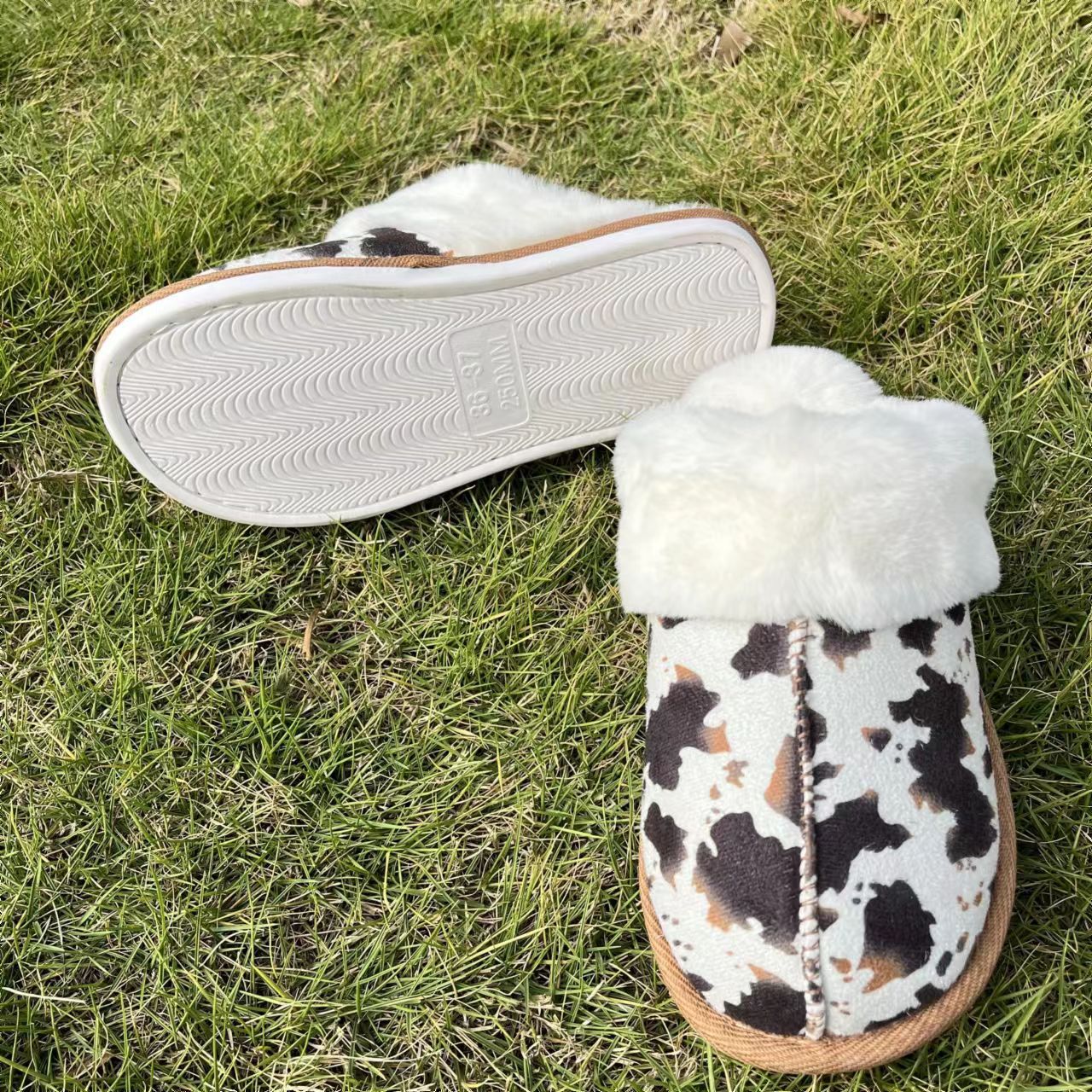 Wholesale Autumn and Winter Plush Slippers